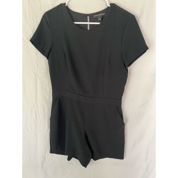 Women's Banana Republic black Fitted Romper Shorts pockets keyholeback sz 4 - Picture 1 of 8